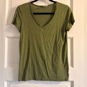 V-neck t-shirt